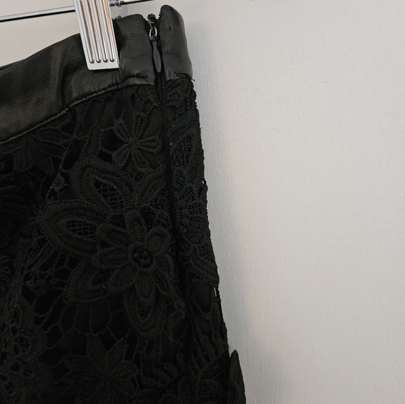 BLACK SKIRT - Picture 3 of 4